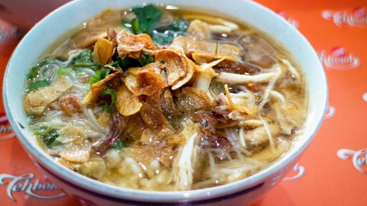 Soto Ayam Semarang: Kenangan yang Menggigit di Setiap Gigitan